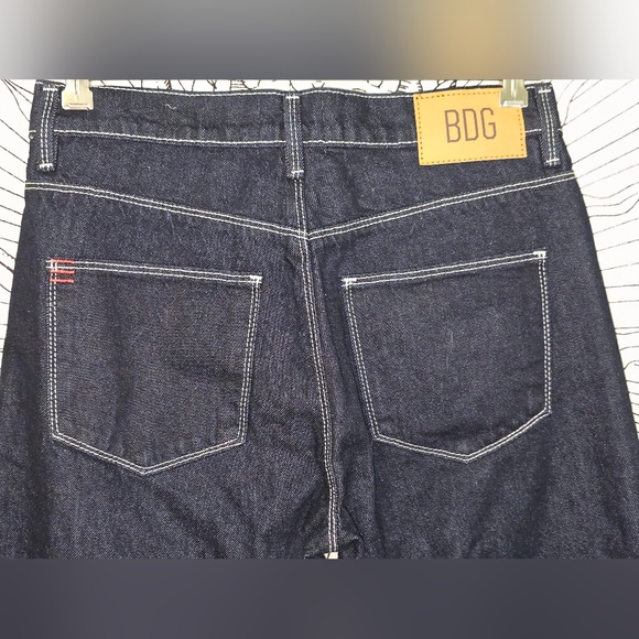 NWOT BDG Split Hem Jeans In Dark Wash Size 27x32 Straight Leg 10" Rise - Picture 6 of 8